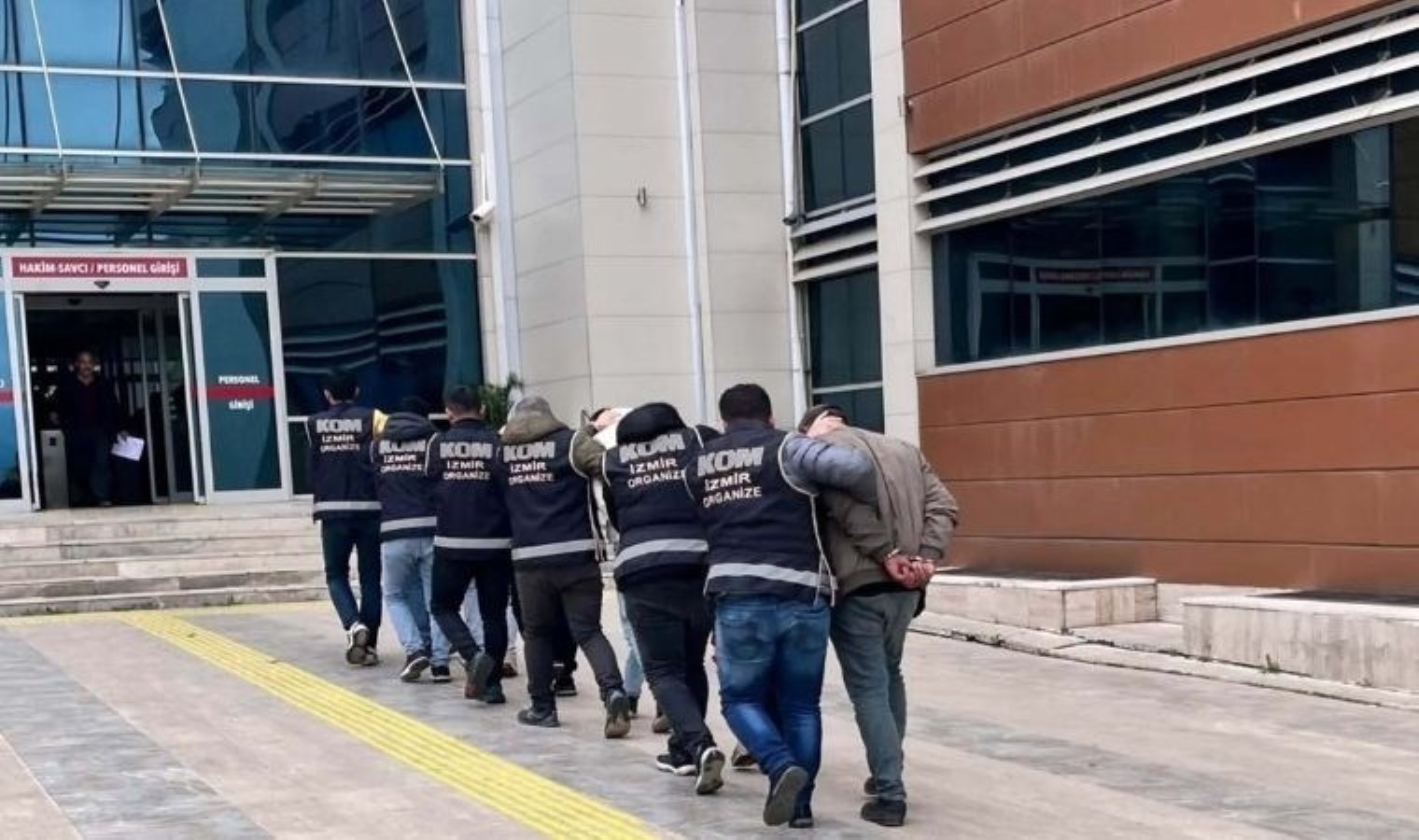 İzmir Ödemiş’te suç örgütüne operasyon: 8 şüpheli gözaltında