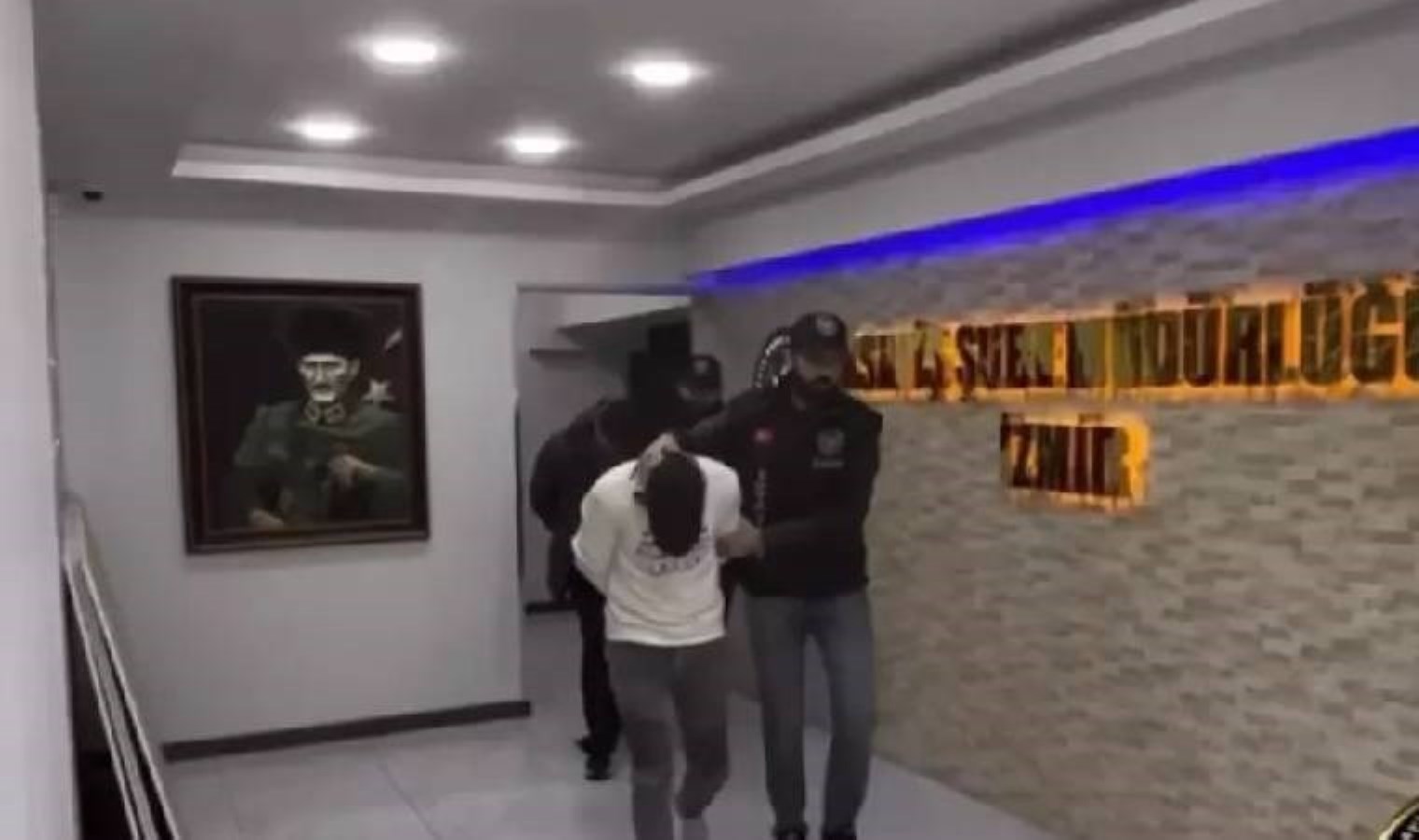 İzmir’de eve silahlı saldırı soruşturmasında flaş gelişme!