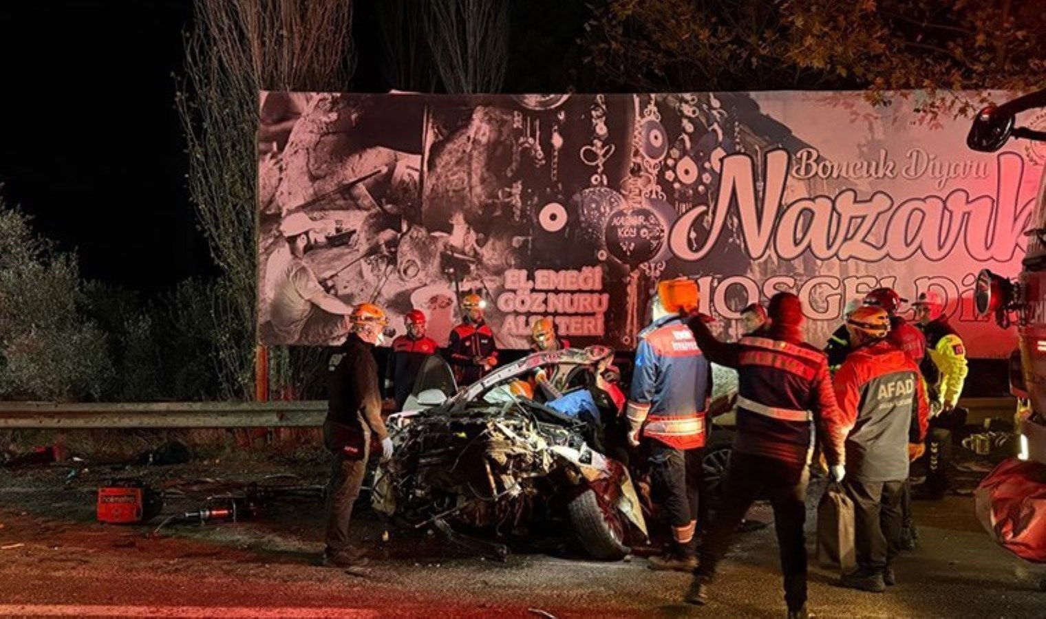 İzmir’de feci kaza: Ölü ve yaralılar var!