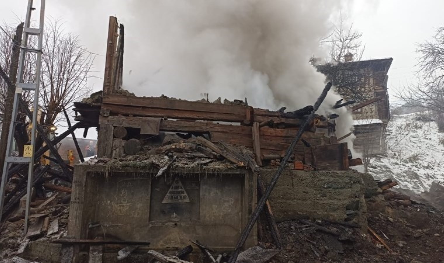 Kastamonu’da 2 katlı evde korkutan yangın… Baba ve engelli oğlu aranıyor