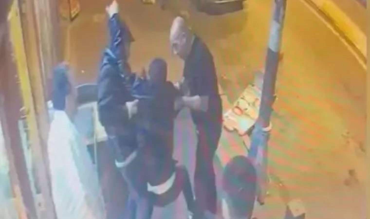 Kavgada silah kazara ateş aldı: 1 yaralı