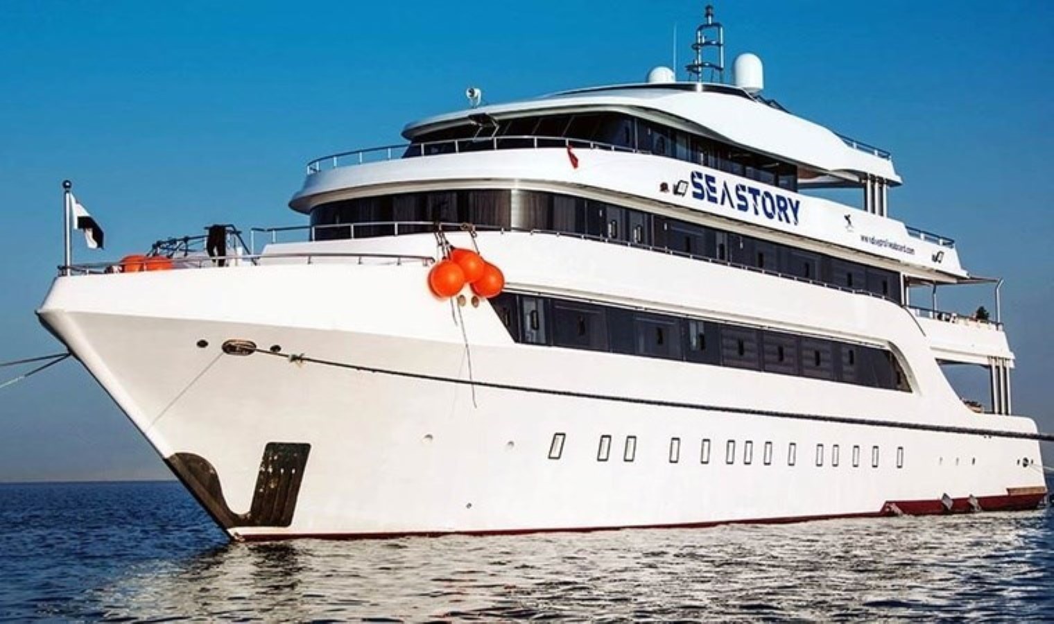 Kızıldeniz’de turist teknesi battı: Çok sayıda kişi kayıp