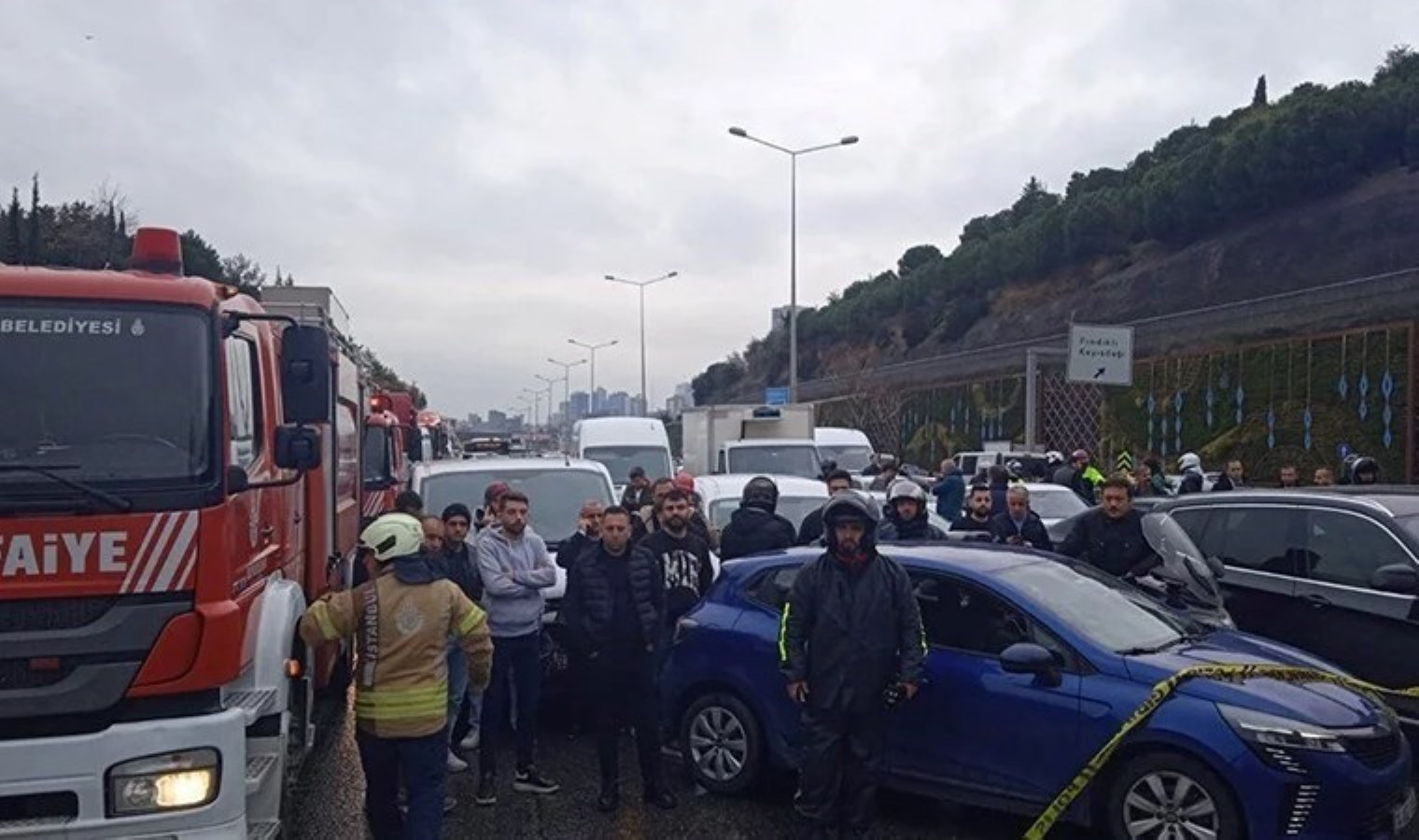 Maltepe’de midibüs devrildi, Ankara yönü trafiğe kapatıldı: 1 ölü, 7 yaralı