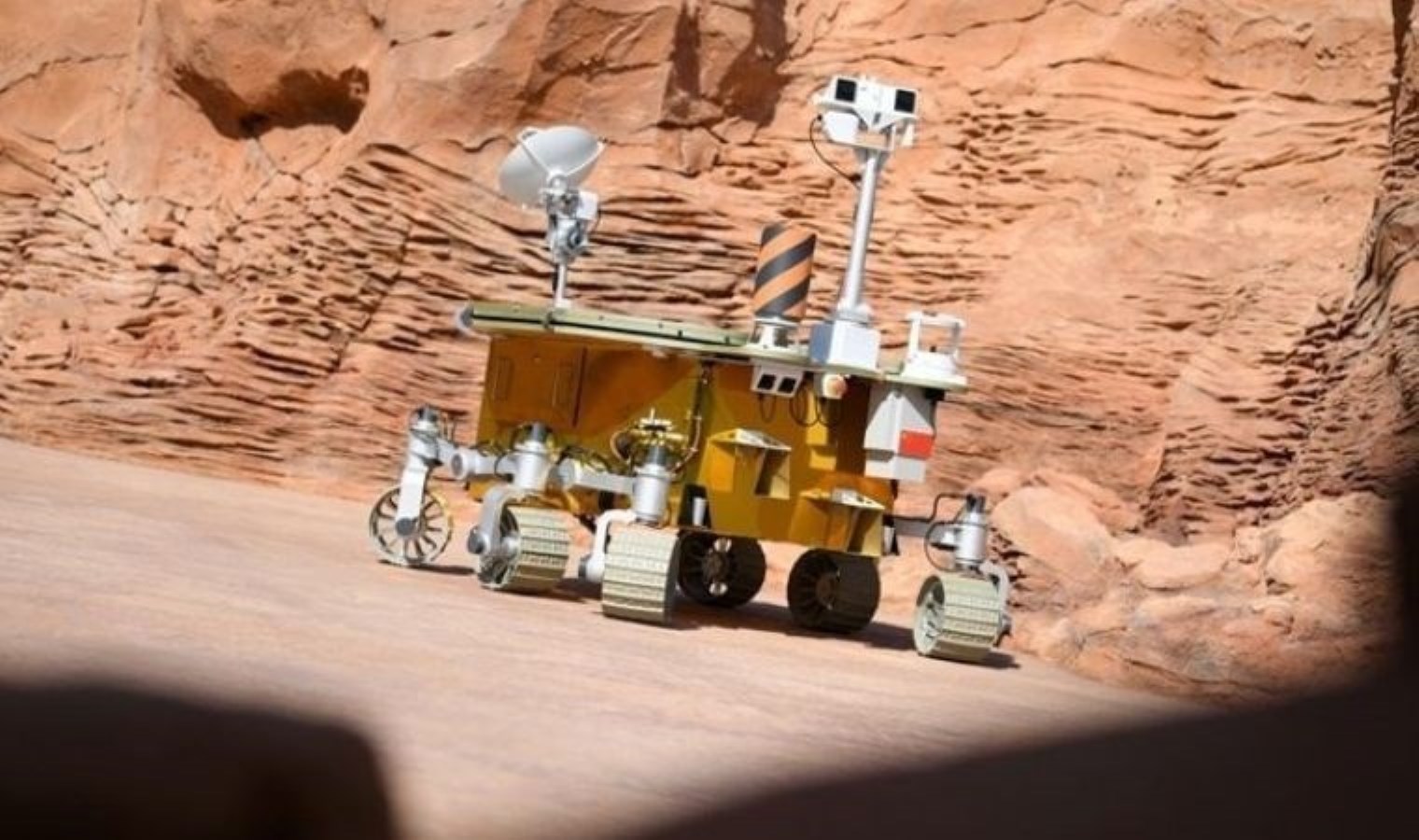 Mars’ın tarihine ışık tutan keşif! Yer altında çokgen yapılar bulundu