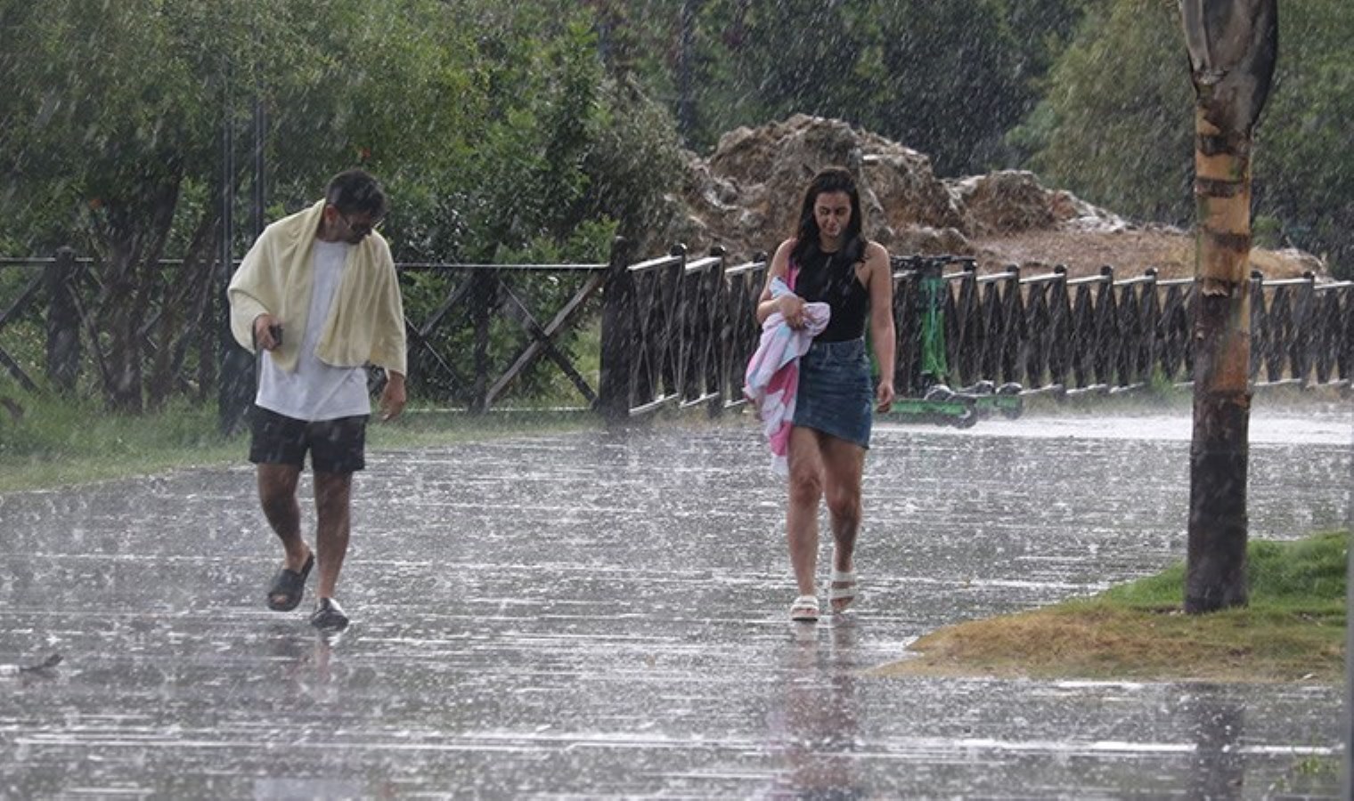 Meteoroloji Antalya için uyarı verdi: ‘Çok kuvvetli sağanak’ geliyor!