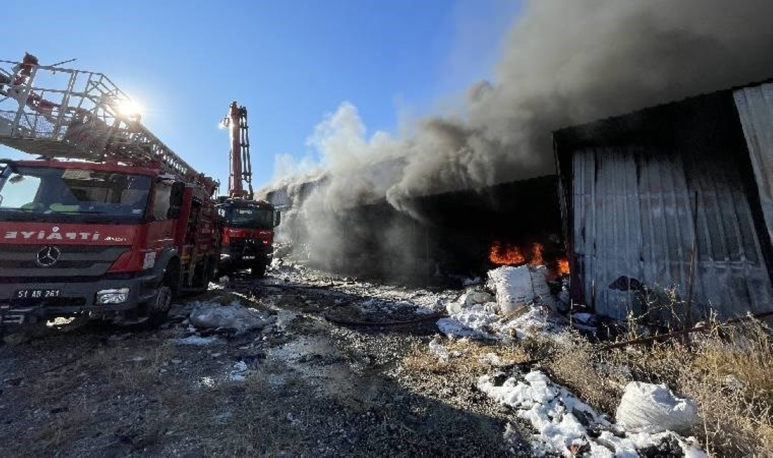 Niğde Organize Sanayi Bölgesi’nde yangın: Vali’den açıklama!