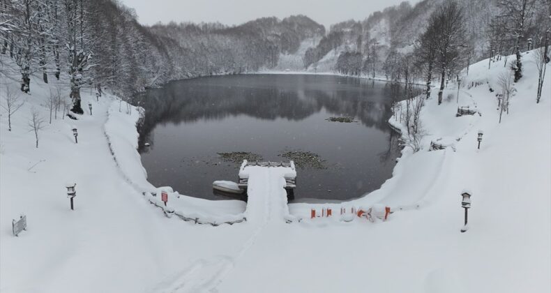 Ordu’daki Ulugöl Parkı beyaza büründü