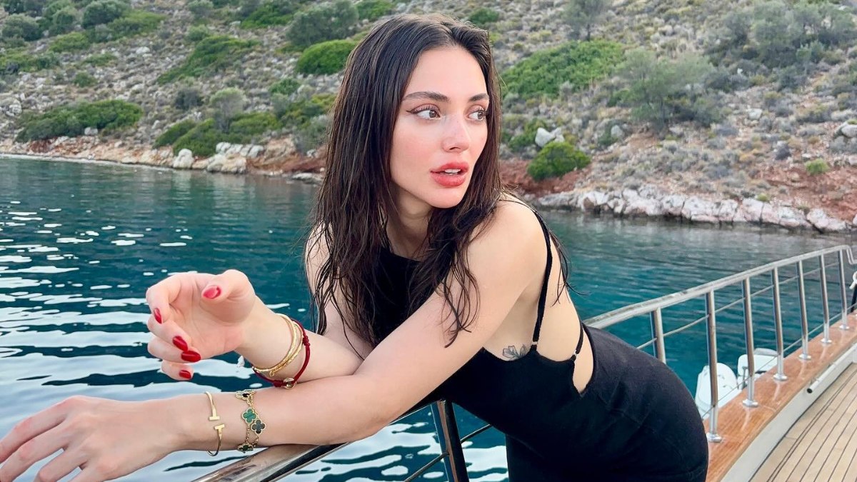 Oyuncu Rabia Soytürk, jartiyer çorabıyla gündem oldu! Görenler gözlerini alamadı