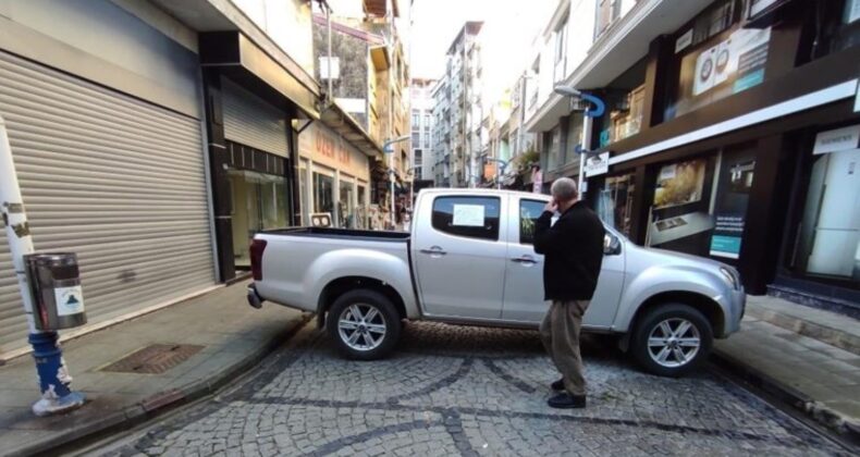 Rize’de Esnaf, parkomat uygulamasına protesto için Sokağı Trafiğe Kapatıp Eylem Yaptı