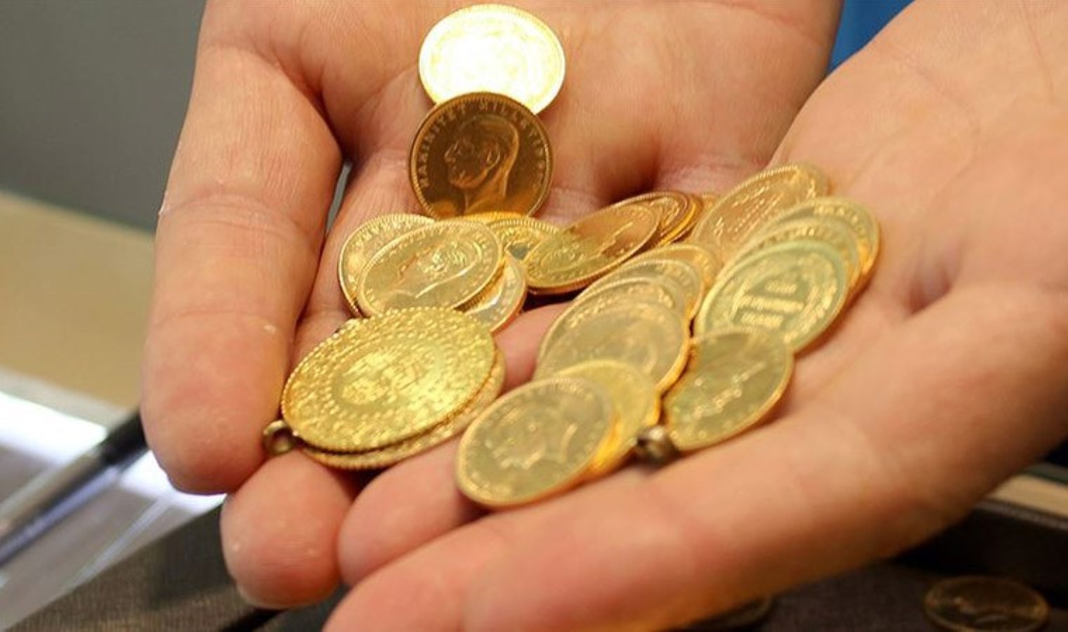 ‘Sahte dolar’ söylentisi ‘altına’ olan rağbeti artırdı: ‘En güvenli liman…’