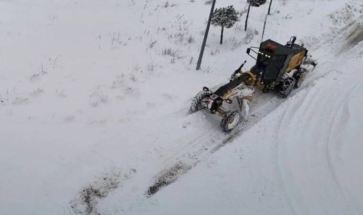 Sivas’ta yoğun kar yağışı etkisi sürüyor! 69 yerleşim yerine ulaşım kapandı