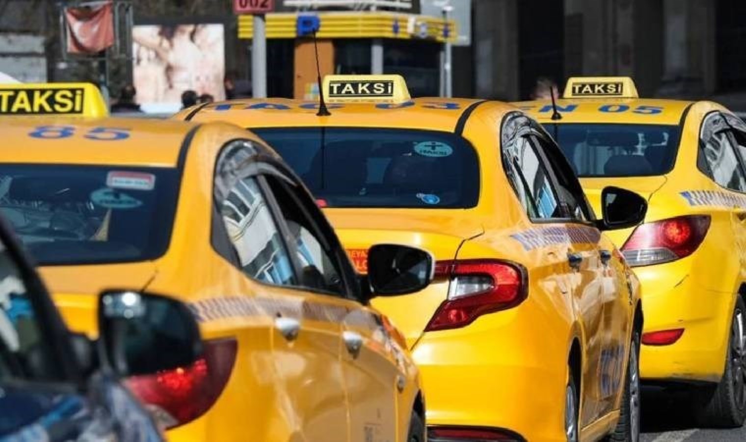 Taksi ve dolmuşlarda yeni dönem… ‘Acil durum butonu’ ve kamera zorunlu olacak!