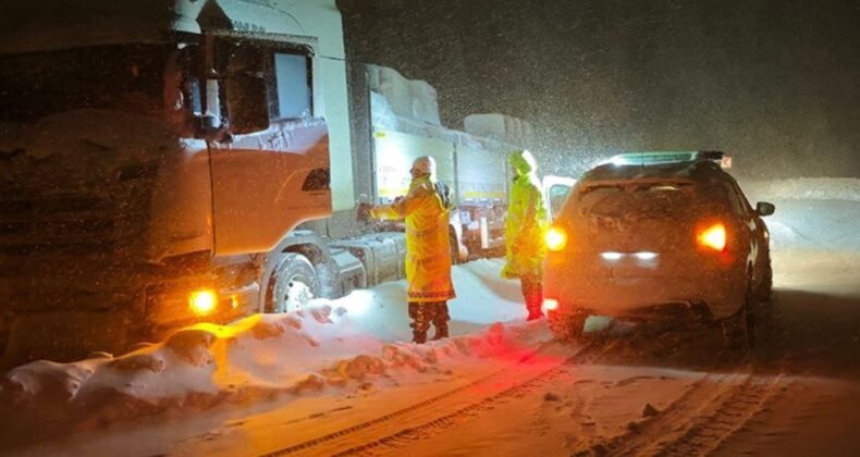 Tunceli’de ‘kar’ alarmı: 202 köy yolu ulaşıma kapandı, mahsur kalan 10 kişi kurtarıldı