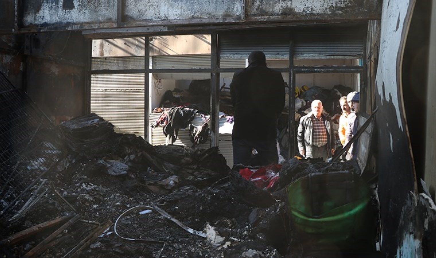 Van’da, Mısır Çarşısı’nda büyük yangın… 60 iş yeri zarar gördü: ‘8 çocuğumu bu dükkan sayesinde okutuyordum’