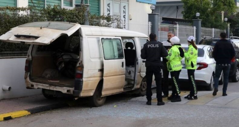 ‘Yarın kıyamet kopacak’ dedi… Minibüsü gasbetti!