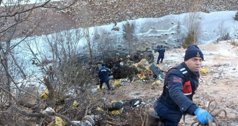 100 metrelik uçuruma yuvarlanan kamyonun şoförünün cesedine sabah ulaşıldı!