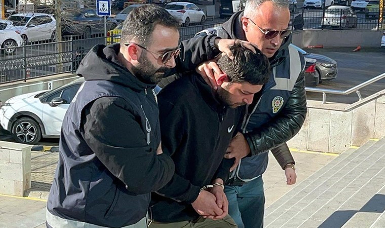 127 yıl hapisle aranıyordu: ‘Suç makinası’ yakalandı