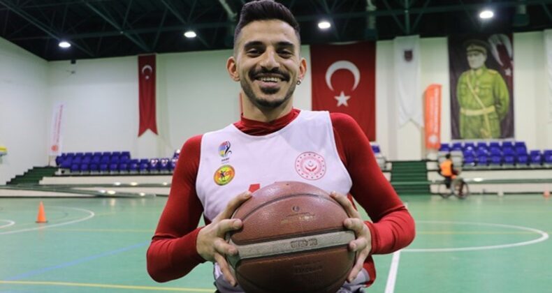 16 aylıkken omurilik felci geçirdi, basketbolla hayata tutundu