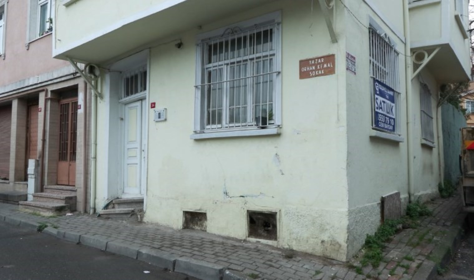 35’e yakın eserini o evde yazmıştı… Orhan Kemal’in Fatih’teki evi satışa çıkarıldı!
