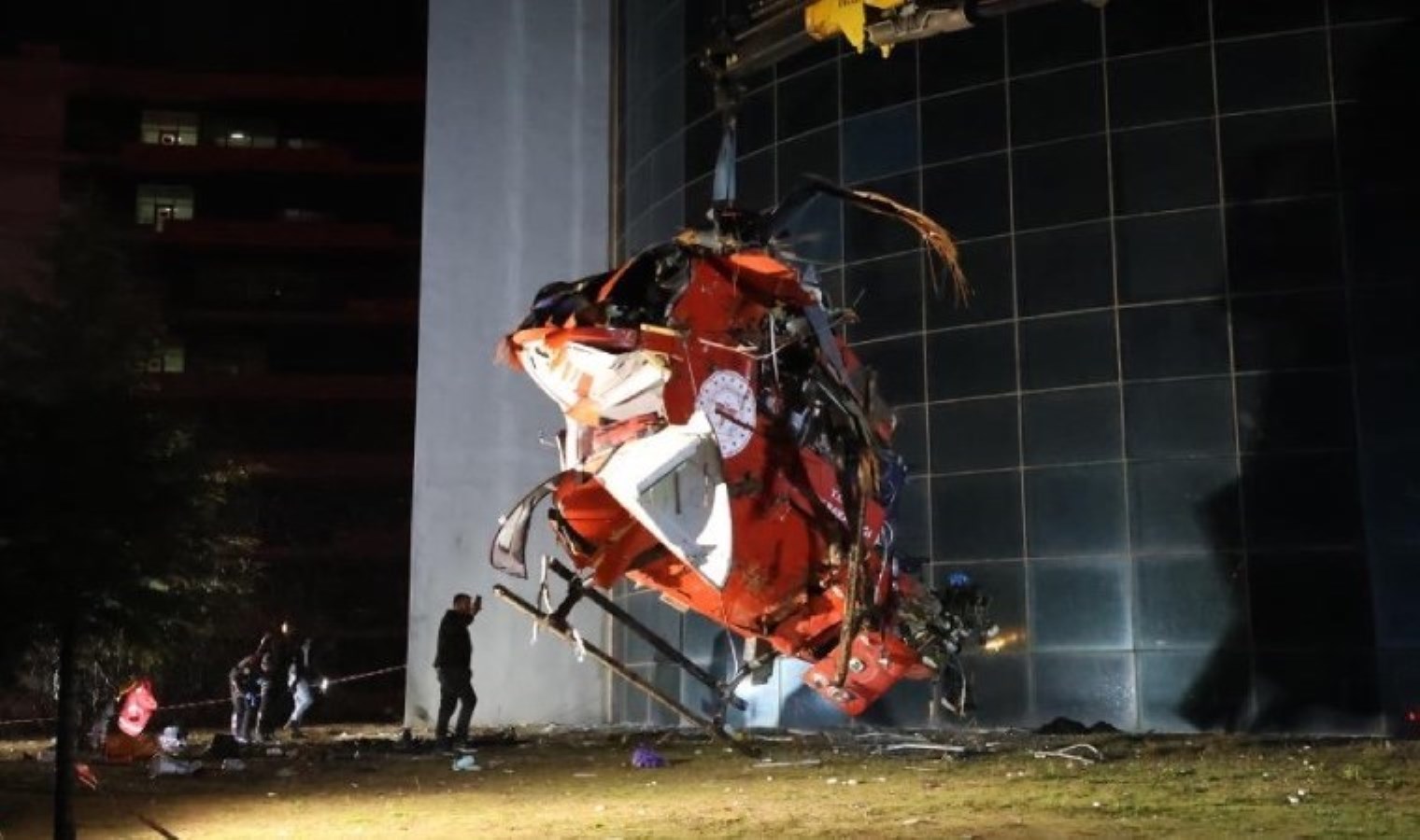 4 kişi hayatını kaybetmişti… Muğla’da düşen helikopterin enkazı kaldırıldı