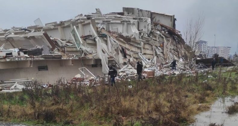 53 kişi hayatını kaybetmişti: Depremde yıkılan Nilüfer Apartmanı davasında tutuklu sanık kalmadı