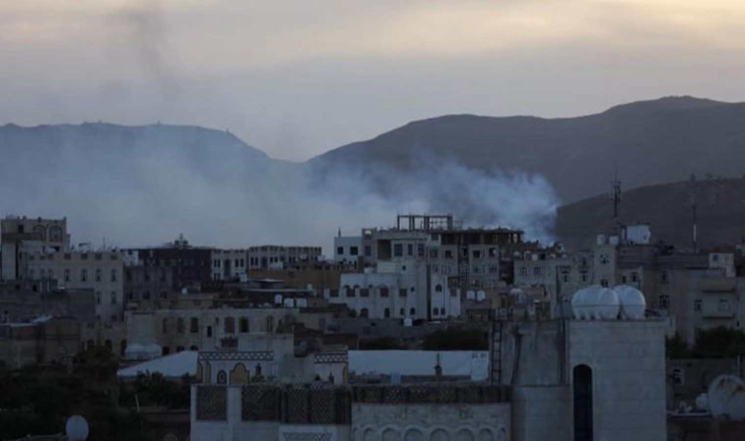 ABD, Yemen’in başkenti Sana’yı vurdu