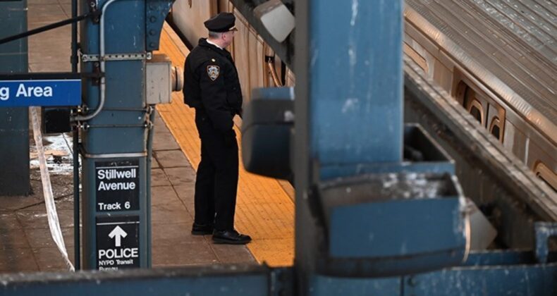 ABD’de korkunç olay: Metroda uyuyan kadın ateşe verildi!