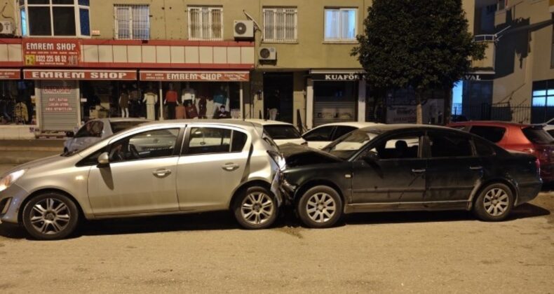 Adana’da otomobil, park halindeki 5 araca çarptı: 1’i ağır 3 yaralı!