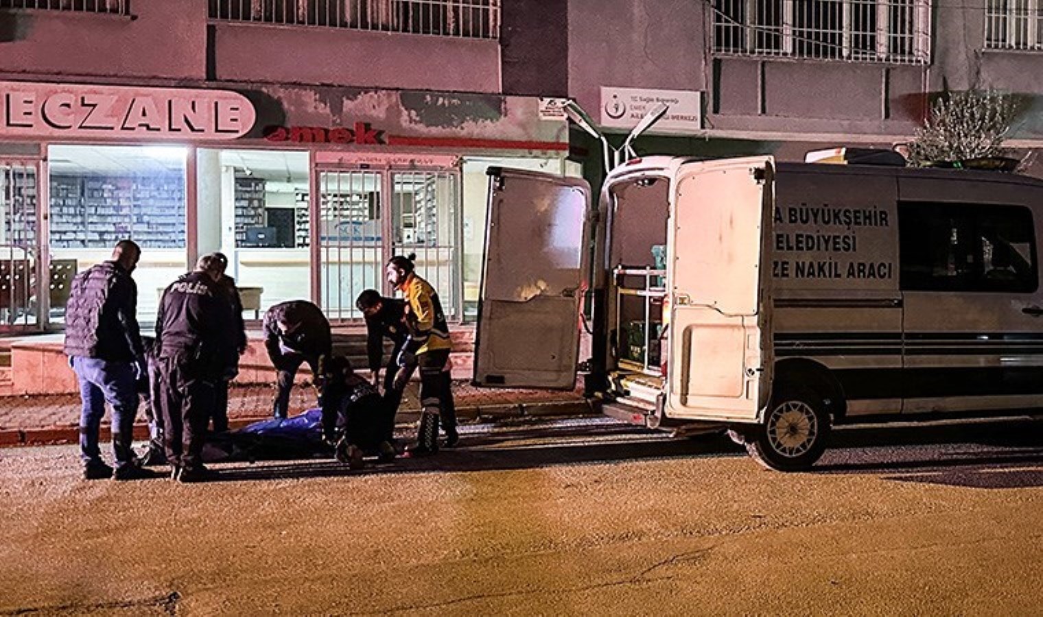 Adana’da sokak ortasında silahlı saldırı: 18 yaşındaki genç öldü!