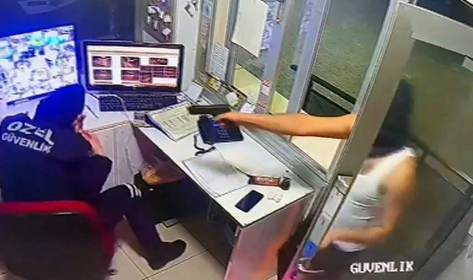 Adana’daki dehşette yeni ayrıntılar… Kadın güvenlik görevlisini rehin almıştı: Açığa alınmış ‘uzman çavuş’ çıktı