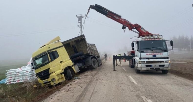 Afyonkarahisar’da TIR devrildi… Sürücü yaralandı!