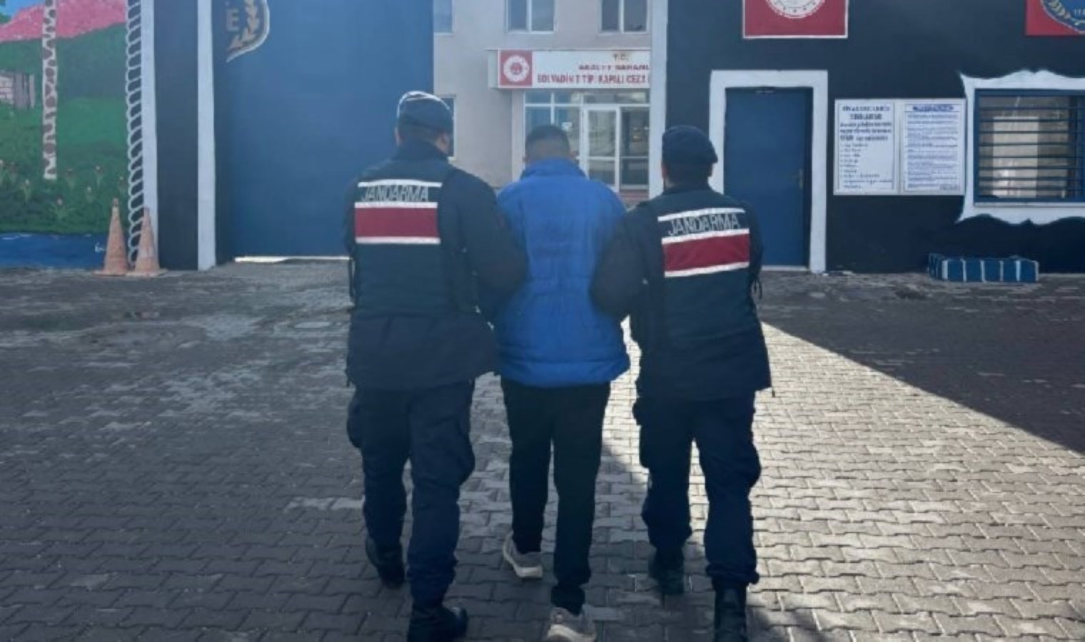 Afyonkarahisar’da yol keserek yağma yapmıştı… Yakalandı!