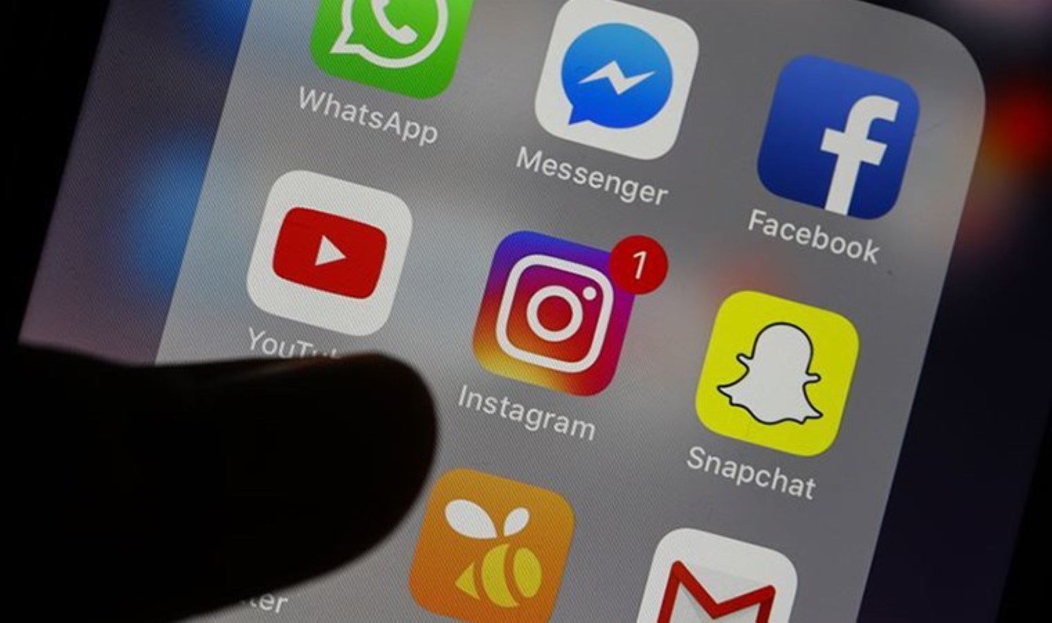 AKP’den tarih geldi: Sosyal medyaya ‘yaş sınırında’ yeni gelişme