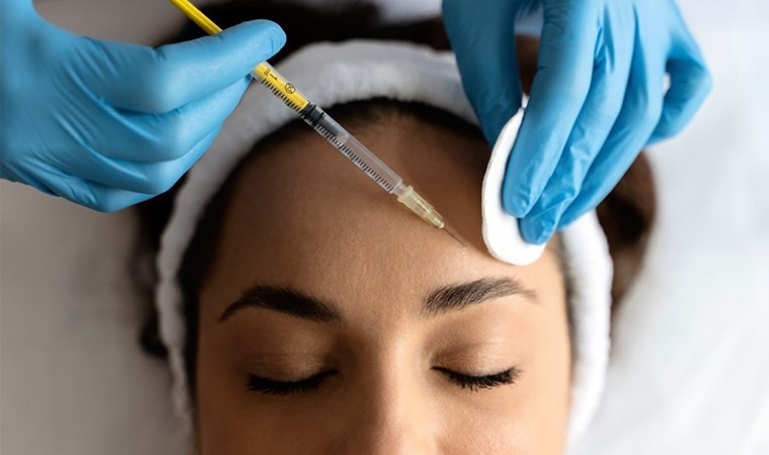 Alnına yağ enjekte ettiren genç kör kaldı: Hukuk mücadelesi veriyor