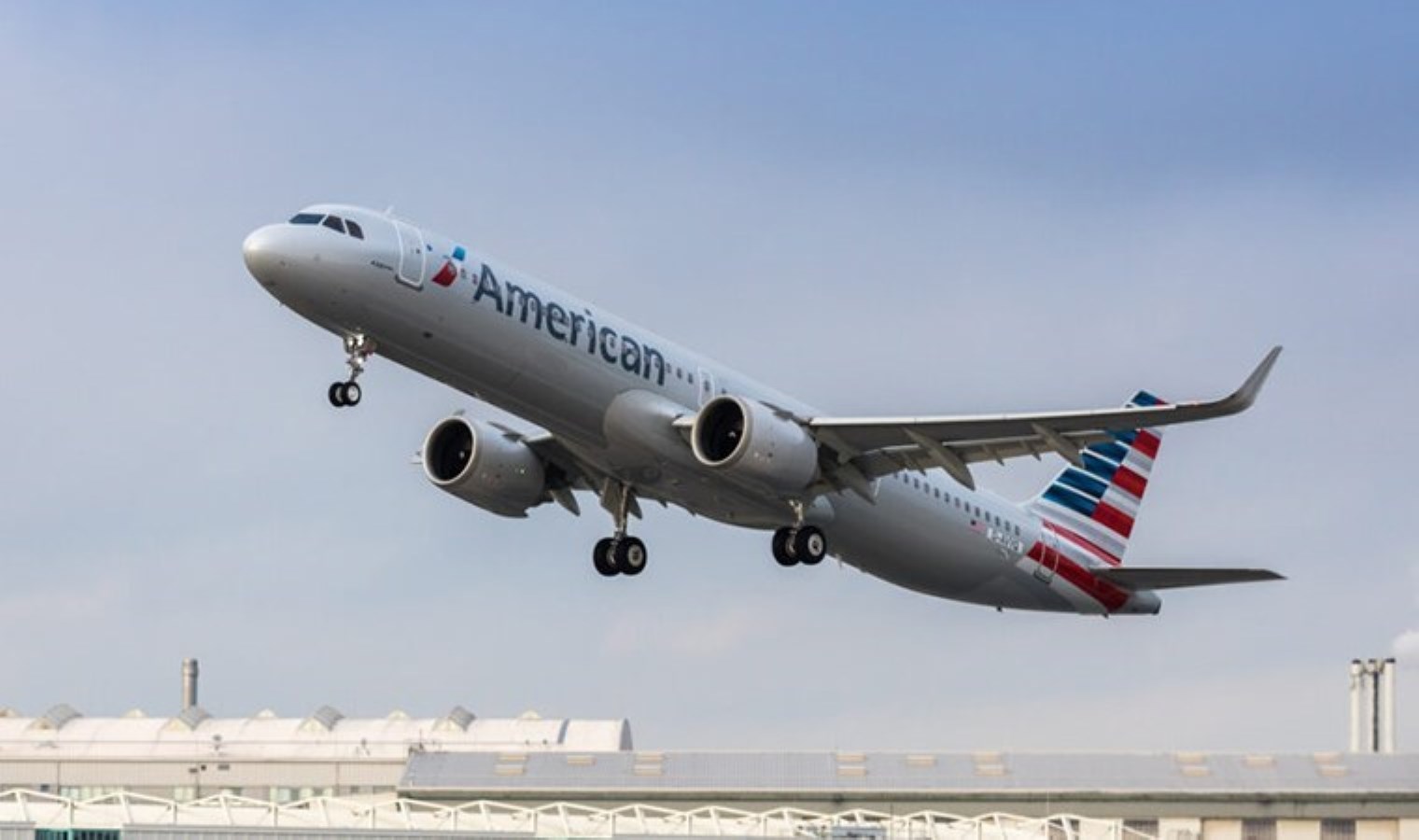 American Airlines, ABD’deki tüm uçuşlarını durdurdu