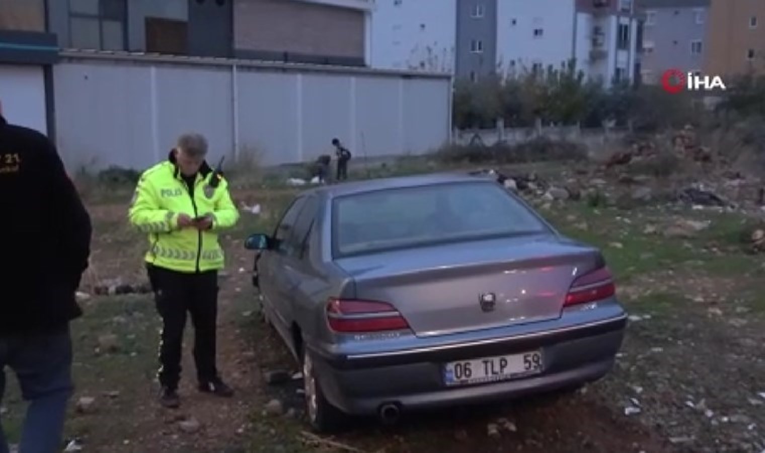 Antalya’da feci kaza… 14 yaşındaki sürücü kaldırımda yürüyen aileye çarptı: 1’i bebek 3 yaralı