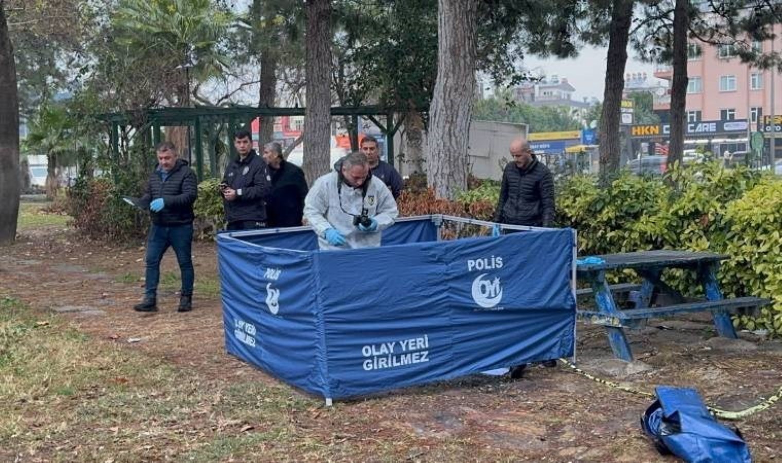 Antalya’da sır olay… Parkta ölü bulundu!