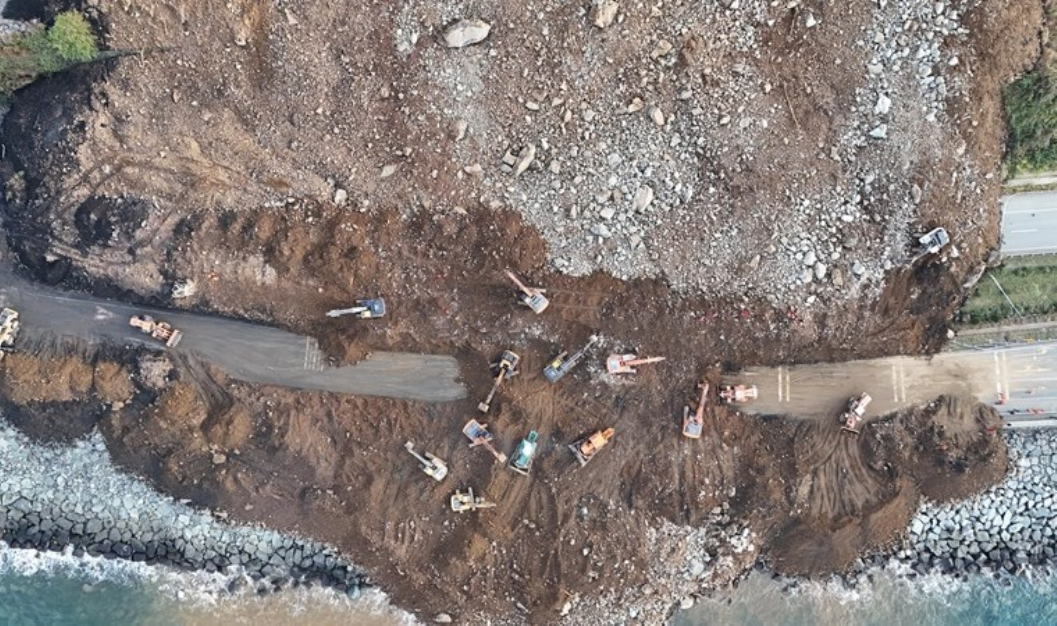 Artvin’de heyelan: Karadeniz Sahil Yolu ulaşıma kapandı!