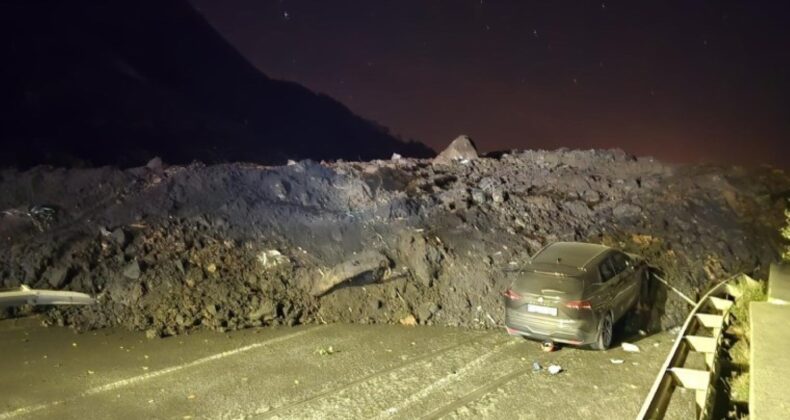 Artvin’de heyelan: Kritik yol trafiğe kapandı!