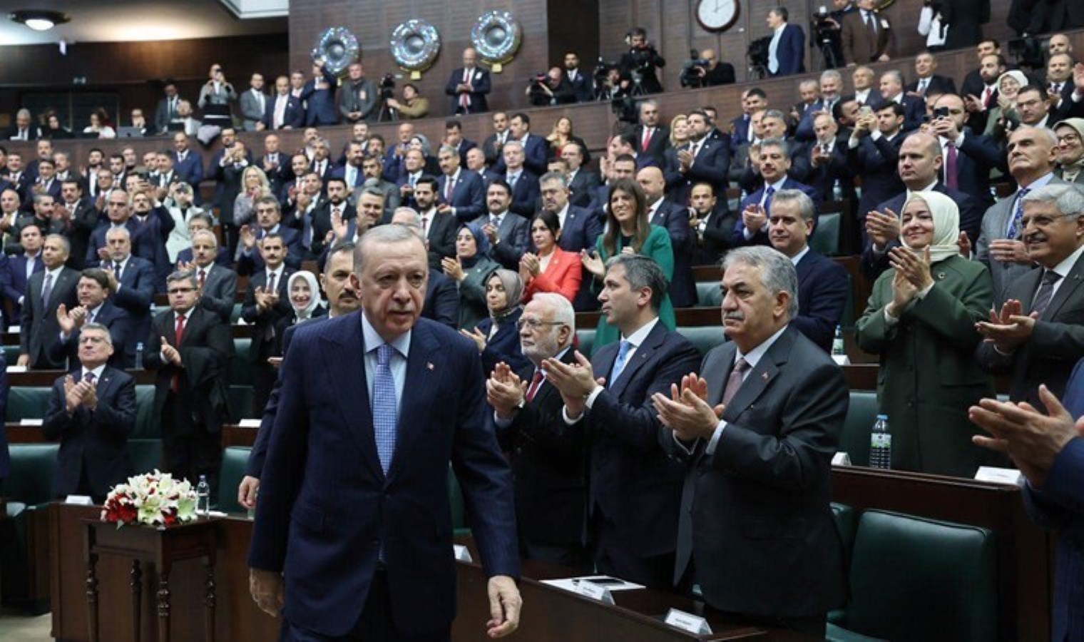 Asgari ücrette ‘AKP’ kulisi: ‘Rakama biz de çok şaşırdık, tepki Sayın Cumhurbaşkanı’na iletildi’