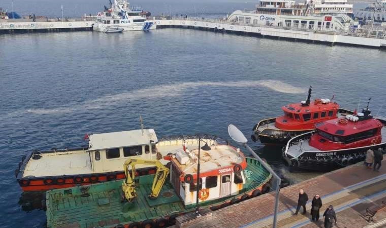 Balıkçılar müsilajdan dertli: Erdek Körfezi’ni kapattı