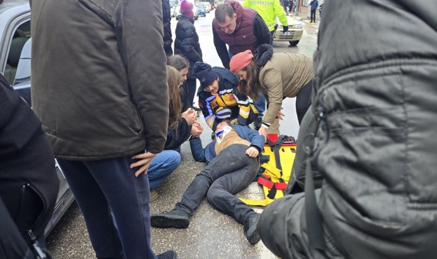 Bandırma’da feci olay: Otomobil, 11 yaşındaki çocuğun ayağının üzerinden geçti!