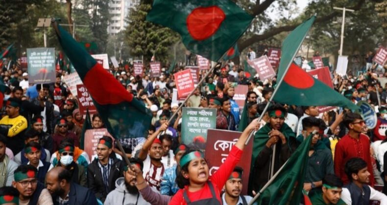 Bangladeş’te Hasina protestosu: Binlerce kişi adalet çağrısı yaptı