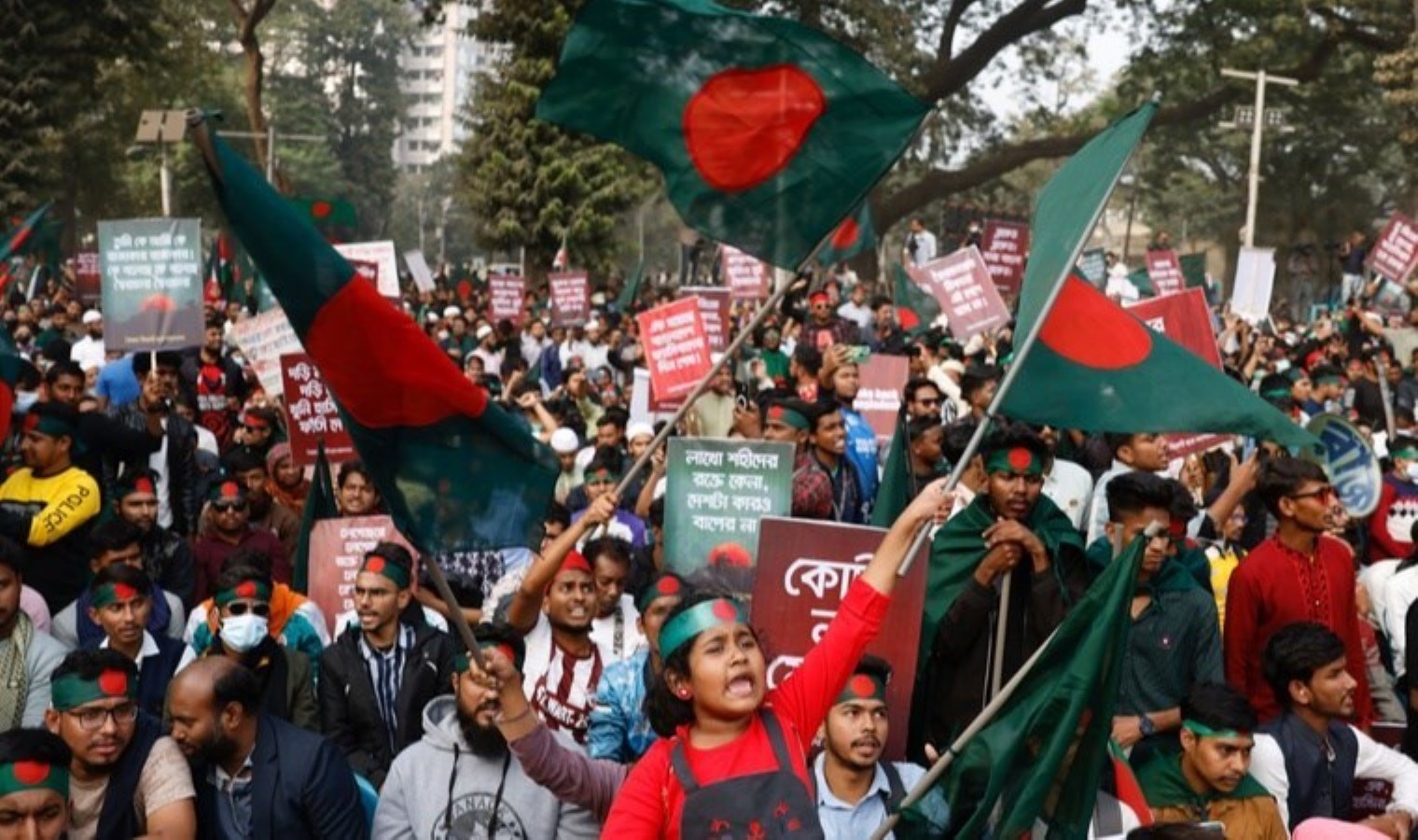 Bangladeş’te Hasina protestosu: Binlerce kişi adalet çağrısı yaptı