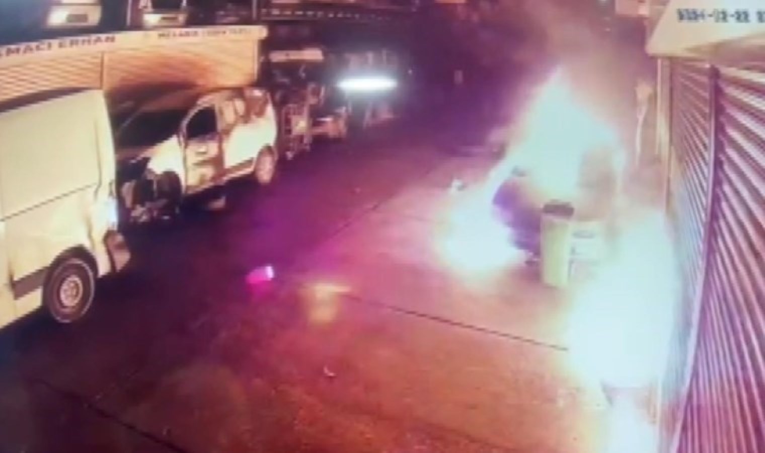 Başakşehir’de kundaklama: İşyeri ve otomobili ateşe verdi!