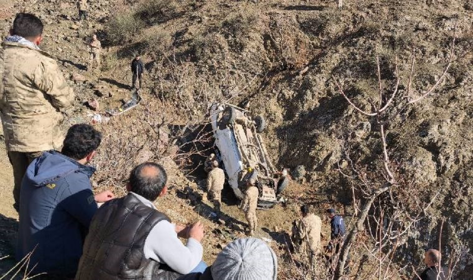 Batman’da 300 metrelik uçuruma yuvarlandılar… Ölü ve yaralılar var!