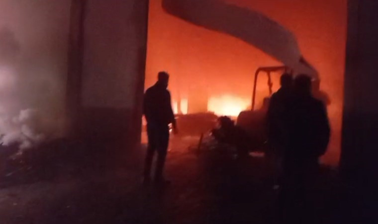 Batman’da mobilya fabrikasında yangın paniği!