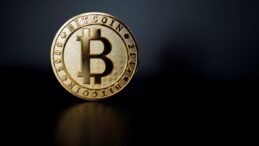 Bitcoin gerileyerek haftalık kazançını geri verdi