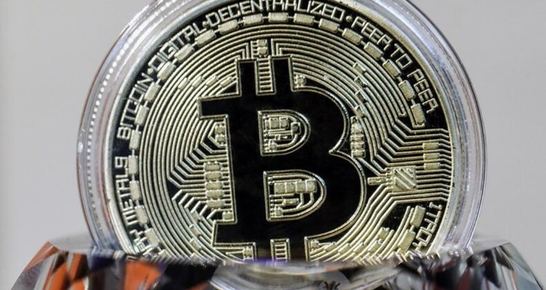 Bitcoin’in fiyatı tarihe geçerek 100 bin doları aştı