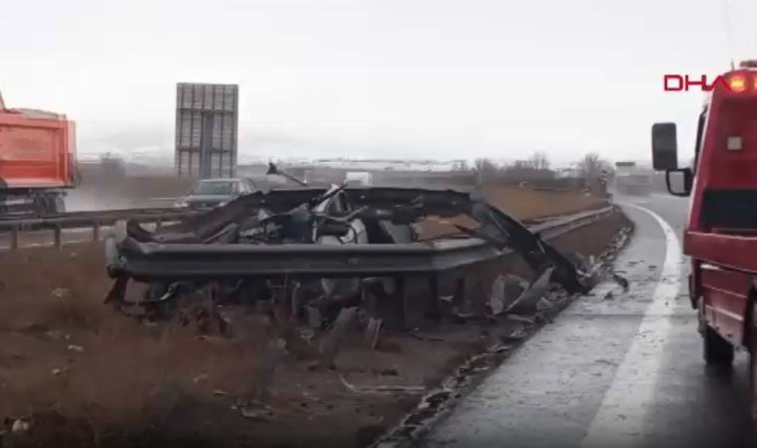 Bolu’da mucize kurtuluş… Hurdaya dönen araçtan yaralı kurtuldu!